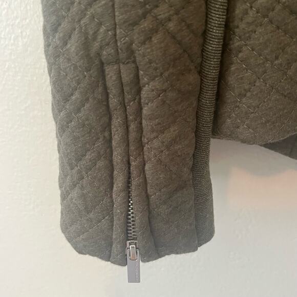 BCBG Maxazria Crop Green Moto Jacket Quilted Structured Shoulders Size Medium - Picture 5 of 11